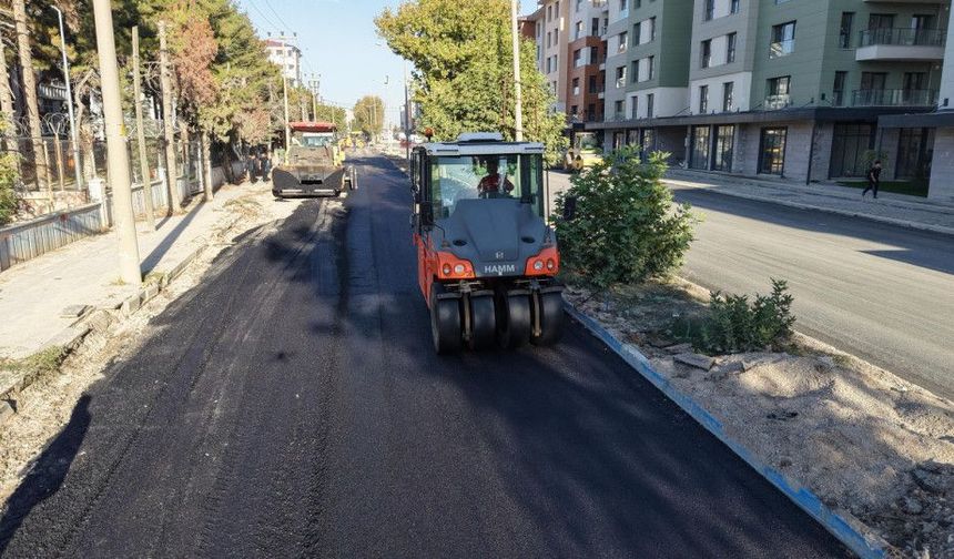 Büyükşehir, Elbistan’da Recep Tayyip Erdoğan Bulvarı’nı Asfaltla Buluşturuyor